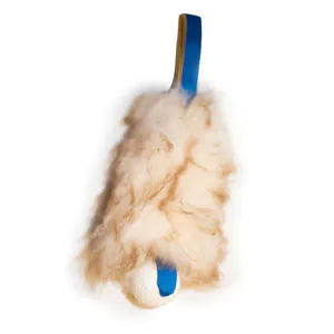 Hovedbilde Zayma Hundeleke med saueskinn og myk golfball